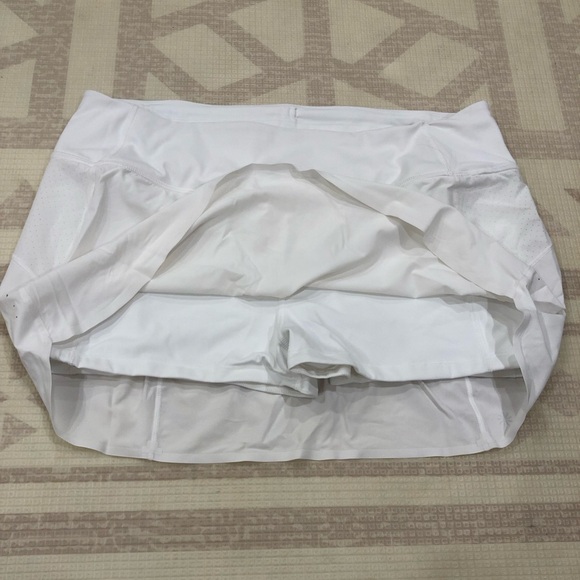NWOT Athleta Run With It Skort 14 inches Color White women’s XL - Picture 8 of 14